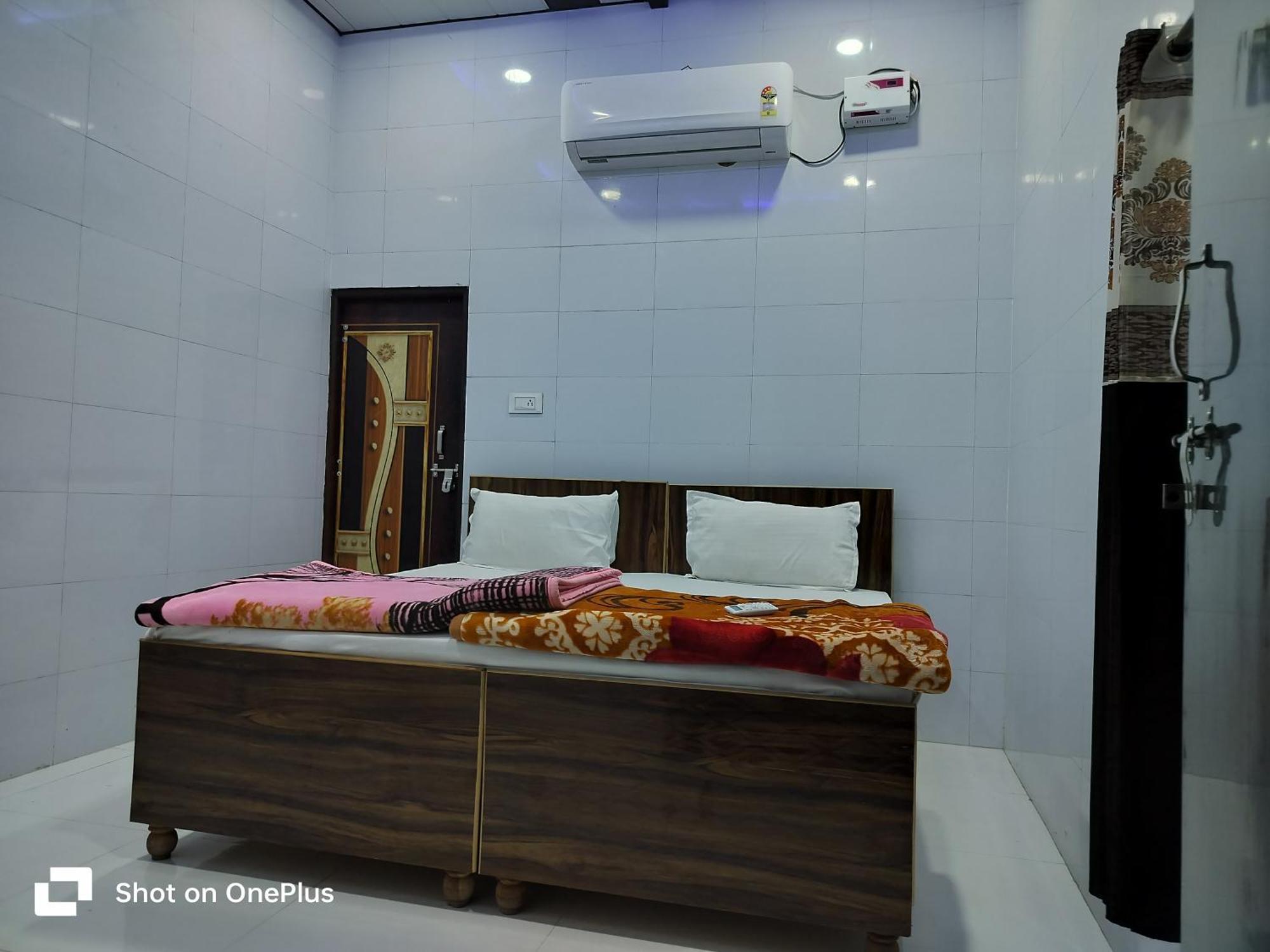 M&S Seva Sadan Hotell Govardhan Eksteriør bilde